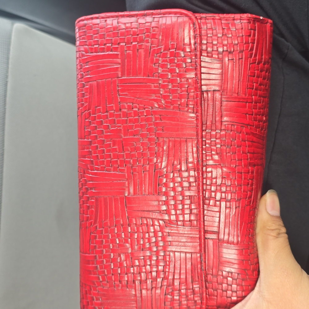 Secure wallet safe keeper